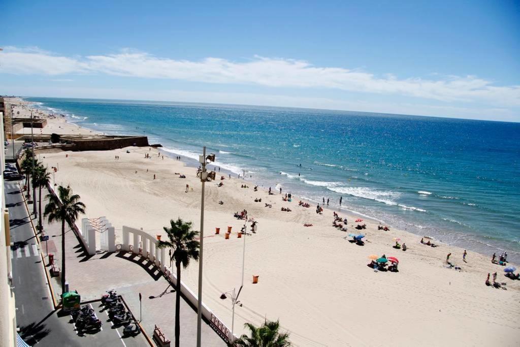 Ferienwohnung Piso Amplio Frente Al Mar En Pleno Paseo Maritimo. Cádiz Exterior foto